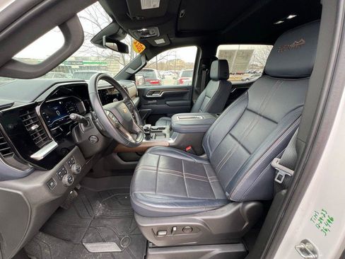 Used 2022 Chevrolet Silverado 1500 High Country w/ High Country Premium Package image 18