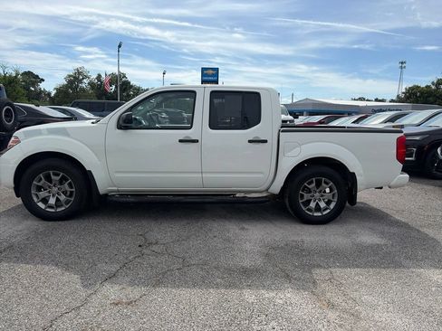 Used 2021 Nissan Frontier SV RWD image 4