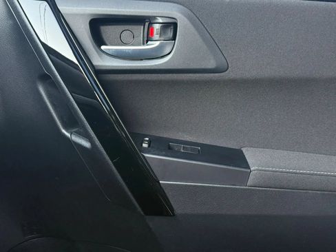 Used 2018 Toyota Corolla iM FWD image 32