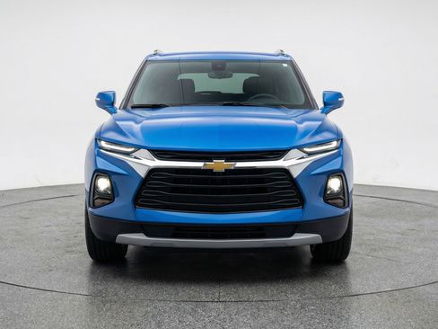 Used 2025 Chevrolet Blazer LT image 2