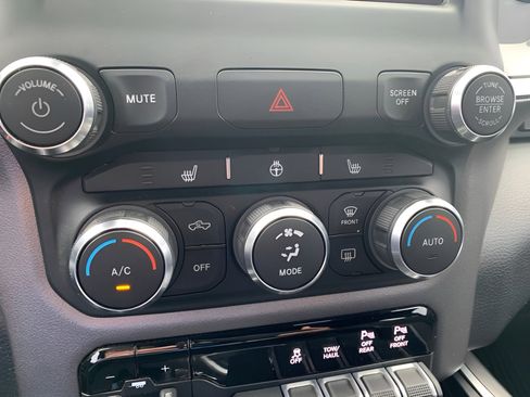 Used 2020 RAM 1500 Big Horn AWD/4WD image 18