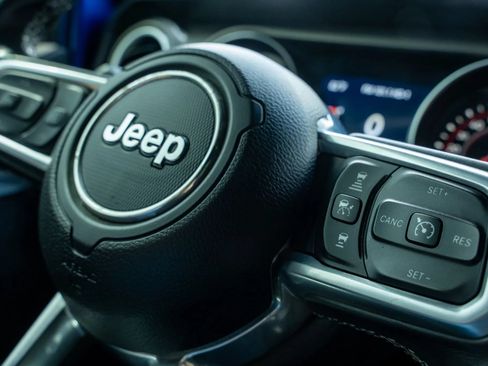 Used 2019 Jeep Wrangler Unlimited Rubicon w/ Dual Top Group AWD/4WD image 25
