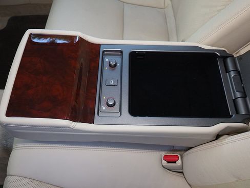 Used 2010 Lexus LS 460 w/ Luxury Value Edition image 35