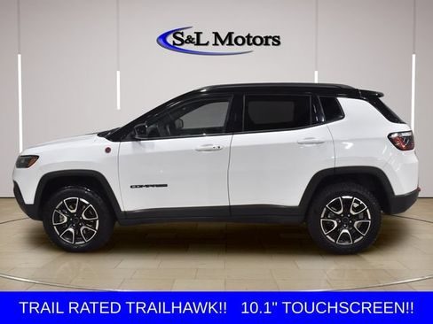 Used 2025 Jeep Compass Trailhawk AWD/4WD image 4
