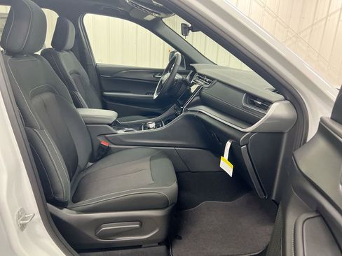 New 2026 Jeep Grand Cherokee L Laredo image 22