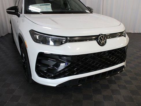 New 2025 Volkswagen Tiguan SE R-Line AWD/4WD image 29