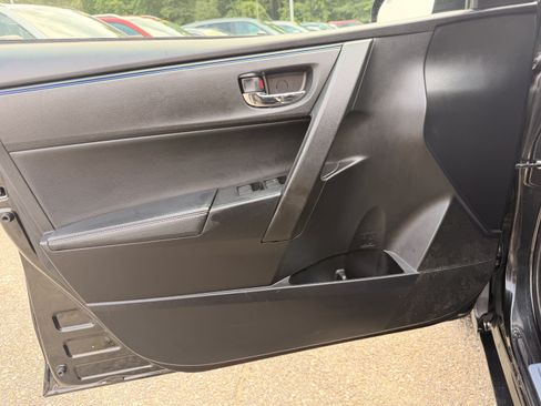 Used 2018 Toyota Corolla SE w/ Carpet Mat Package (TMS) FWD image 11