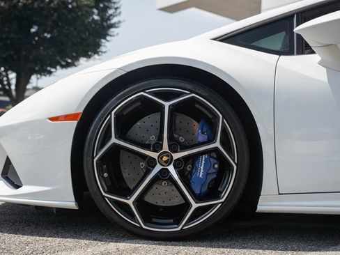Used 2020 Lamborghini Huracan EVO image 20