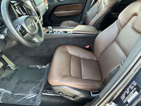 Certified 2024 Volvo XC60 B5 Plus w/ Protection Package Premier AWD/4WD image 20
