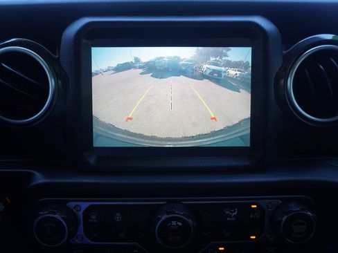 Used 2020 Jeep Wrangler Unlimited Sahara image 14