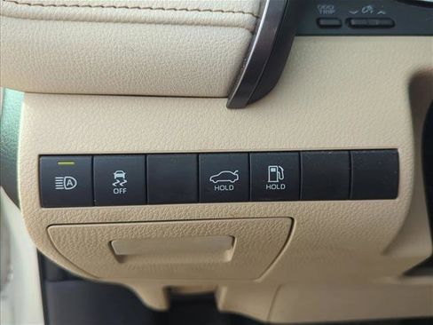 Used 2019 Toyota Camry XLE FWD image 11