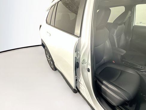 Used 2023 Toyota Corolla Cross XLE w/ Convenience Package AWD/4WD image 28