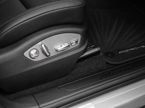 Used 2025 Porsche Macan image 15