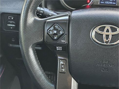 Used 2018 Toyota 4Runner TRD Off-Road Premium AWD/4WD image 22