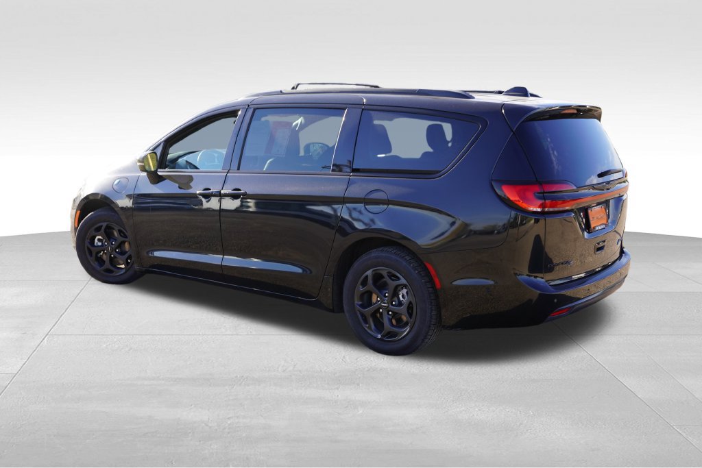 Used 2024 Chrysler Pacifica Premium FWD image 8