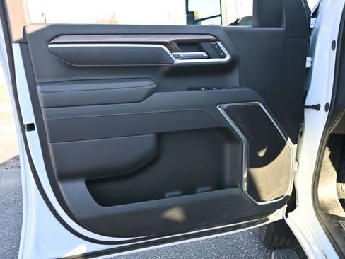 Used 2025 Chevrolet Silverado 2500 LT w/ Safety Package image 18