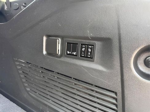 Used 2022 Chevrolet Suburban LT w/ LT Signature Package RWD image 20