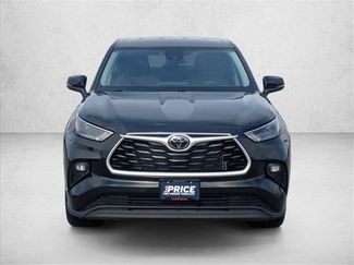 Used 2023 Toyota Highlander XLE video 2