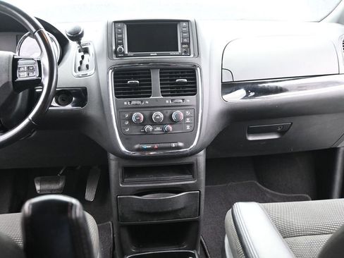 Used 2020 Dodge Grand Caravan SE image 25