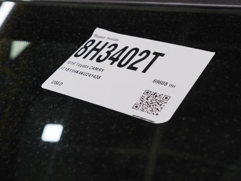 Used 2019 Toyota Camry LE FWD image 28