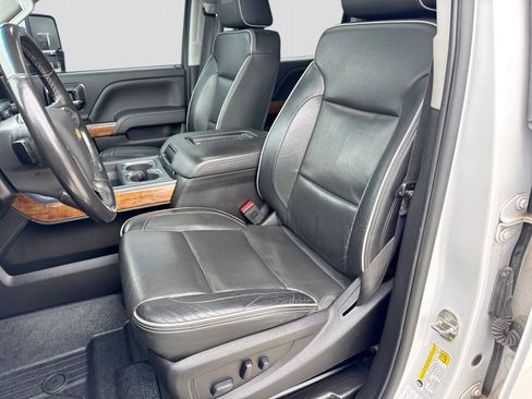 Used 2019 Chevrolet Silverado 2500 High Country AWD/4WD image 15