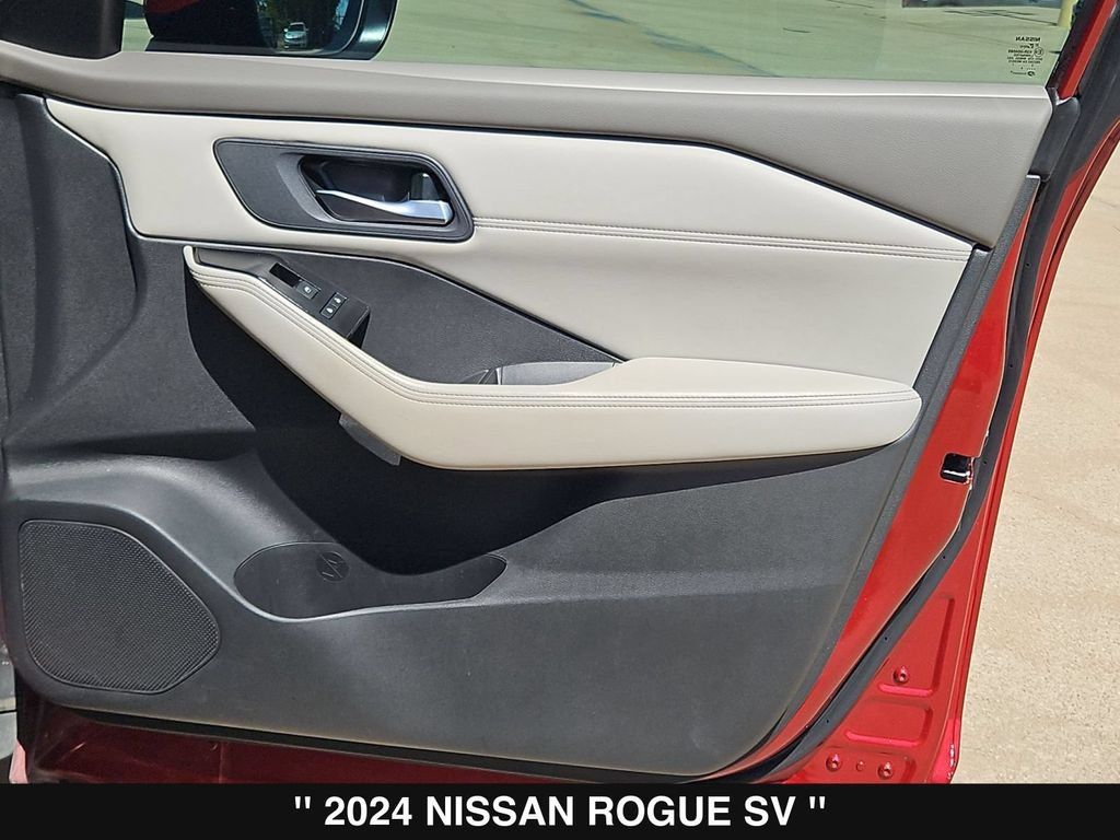 Used 2024 Nissan Rogue SV w/ SV Premium Package FWD image 31