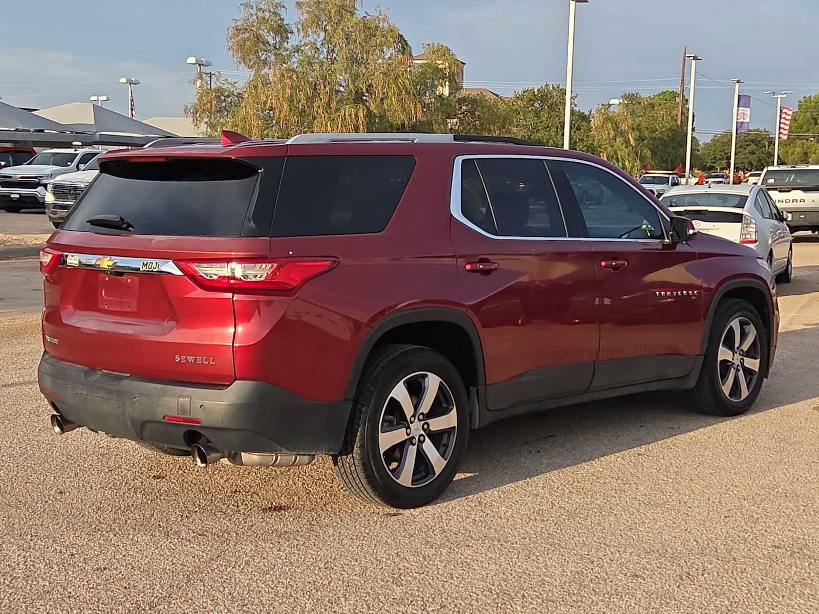 Used 2018 Chevrolet Traverse LT FWD image 8