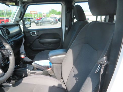 Used 2019 Jeep Wrangler Unlimited Sport image 14