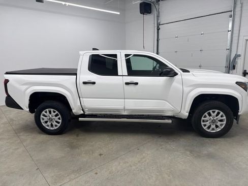 Used 2025 Toyota Tacoma SR AWD/4WD image 4