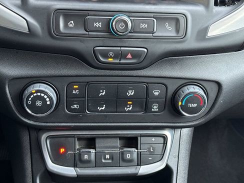 Used 2024 GMC Terrain SLE image 29