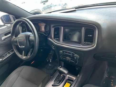 Used 2018 Dodge Charger SXT w/ Blacktop Package RWD image 7
