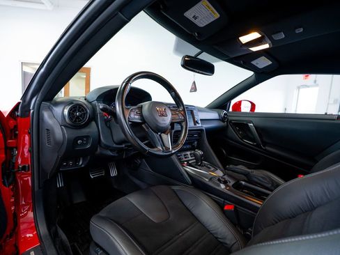 Used 2023 Nissan GT-R Premium w/ Floor Mat Package image 39