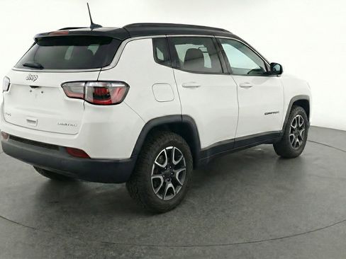 Used 2025 Jeep Compass Trailhawk image 9