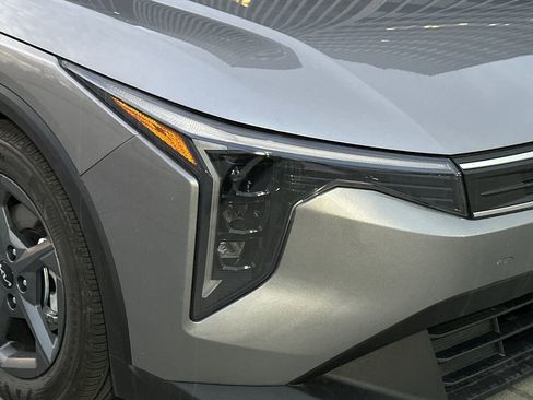 New 2025 Kia K4 LXS image 8