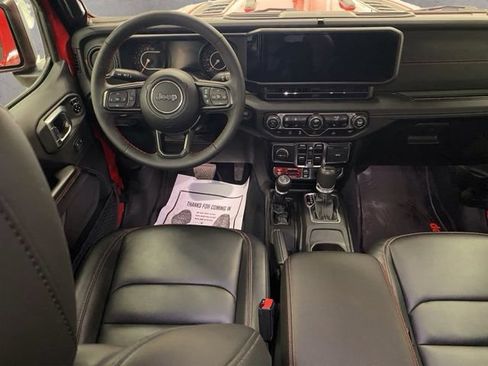 Used 2024 Jeep Gladiator Rubicon w/ Convenience Group AWD/4WD image 2
