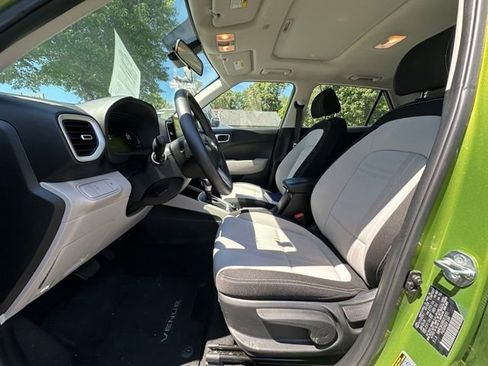 Used 2024 Hyundai Venue SEL FWD image 22