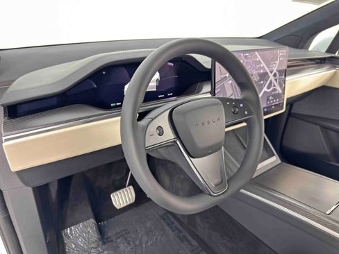 Used 2022 Tesla Model X Plaid image 13