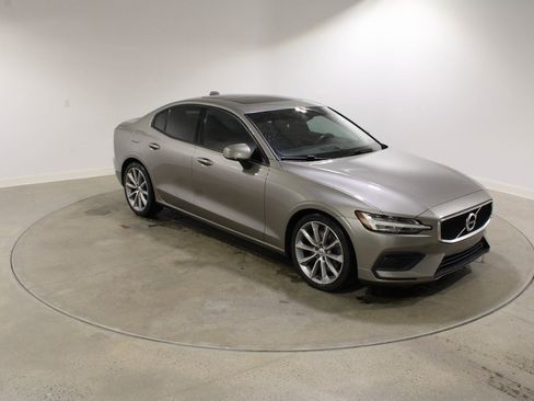 Used 2020 Volvo S60 T6 Momentum w/ Protection Package image 8