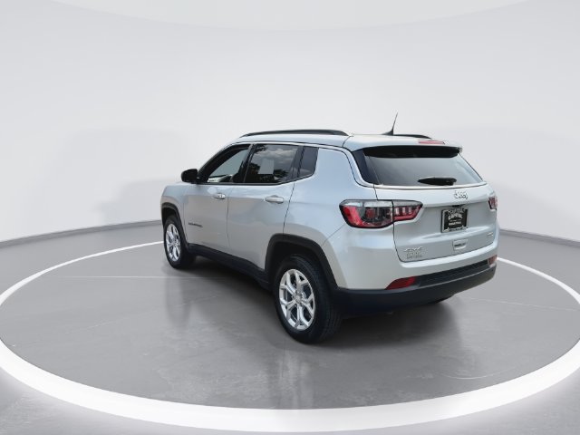 Used 2024 Jeep Compass Latitude AWD/4WD image 7