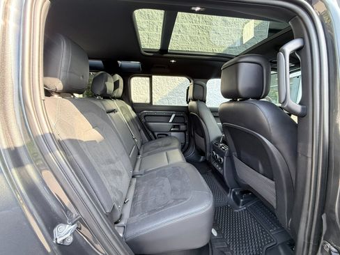 Used 2023 Land Rover Defender 110 AWD/4WD image 46