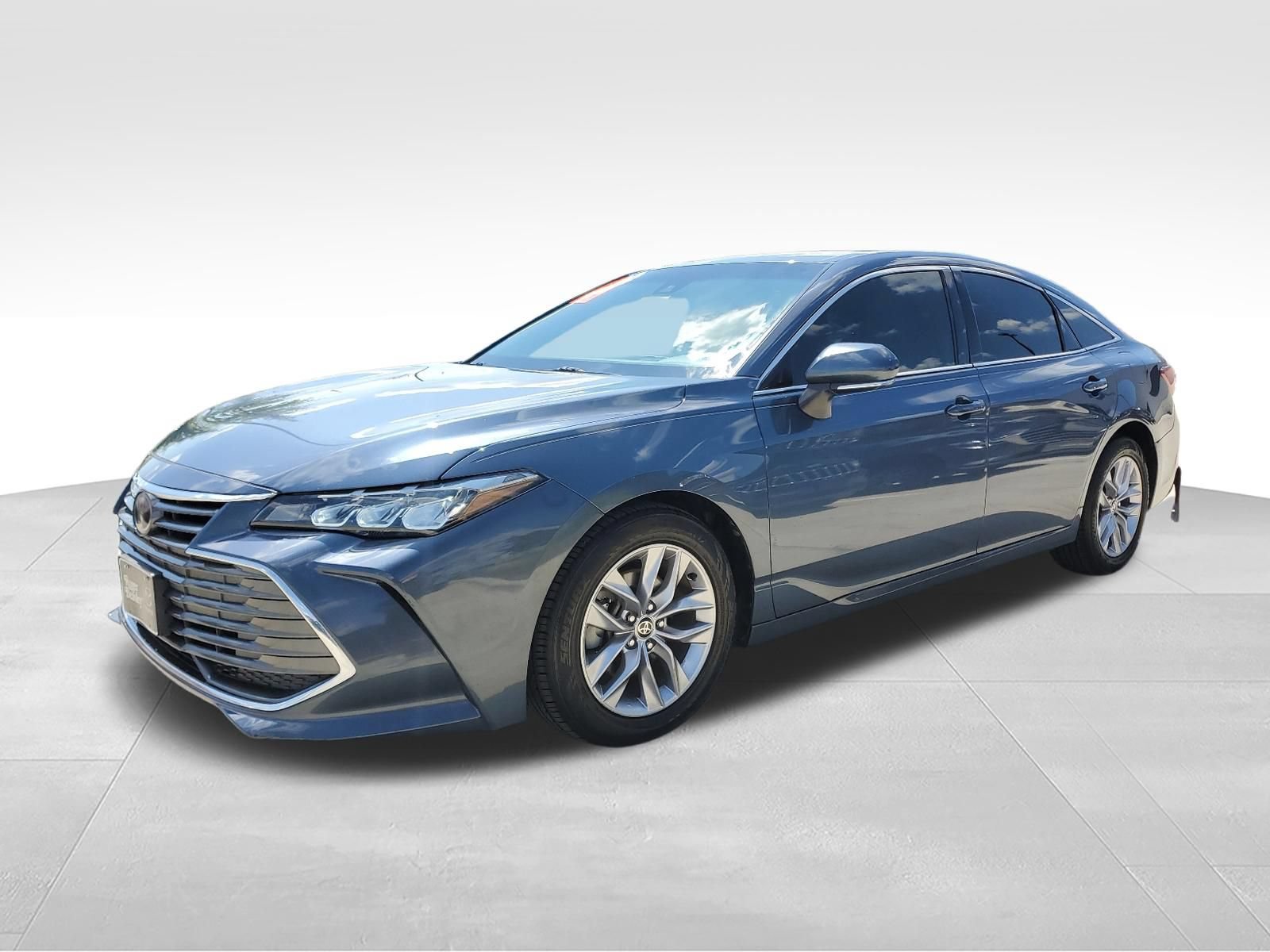 Used 2021 Toyota Avalon XLE FWD image 1