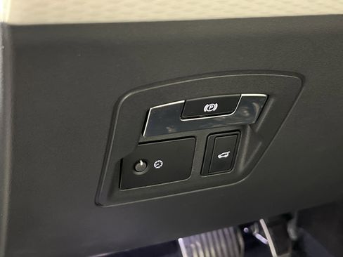 Used 2020 Land Rover Range Rover Velar R-Dynamic S image 32