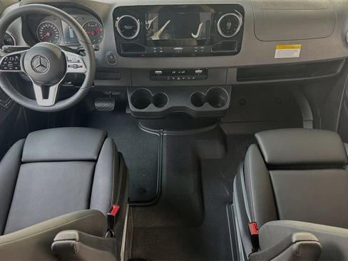 Used 2024 Mercedes-Benz Sprinter 2500 image 12