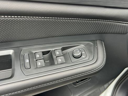 New 2026 Volkswagen Atlas Cross Sport SE AWD/4WD image 17