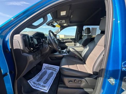 Used 2023 Chevrolet Silverado 1500 ZR2 w/ Technology Package AWD/4WD image 2