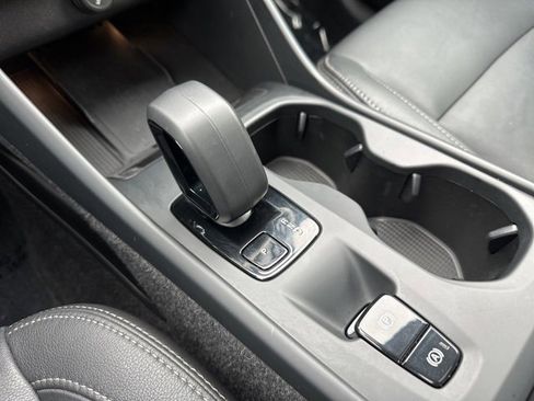 Certified 2025 Volvo XC40 B5 Core image 19