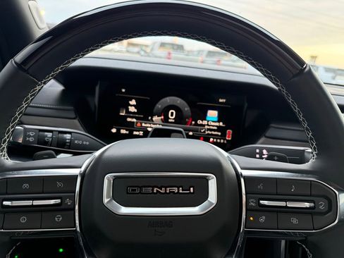 Used 2025 GMC Acadia Denali w/ Super Cruise Package image 17