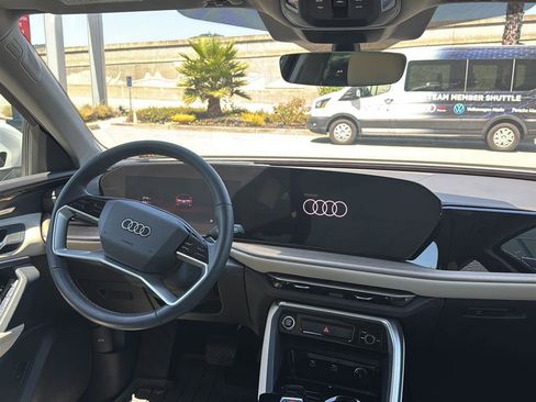 Used 2025 Audi Q5 Premium Plus w/ Premium Plus AWD/4WD image 10