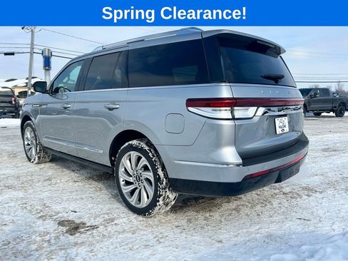 Used 2024 Lincoln Navigator Premiere image 4