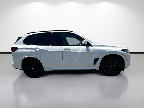 New 2026 BMW X5 xDrive40i w/ M Sport Package AWD/4WD image 2